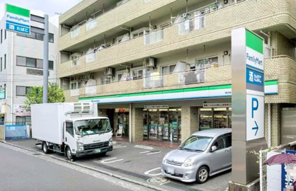 ファミリーマート 横浜東本郷店の画像1