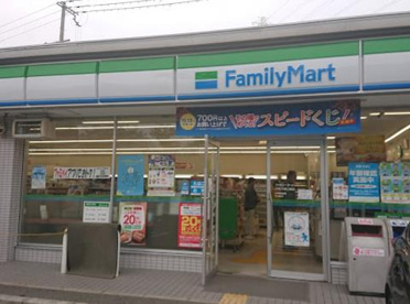 ファミリーマート 大阪万博公園店の画像1