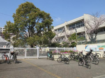 豊中市立東丘小学校の画像1