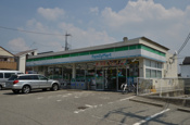 ファミリーマート川西久代店