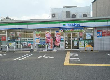 ファミリーマート 摂津鳥飼店の画像1