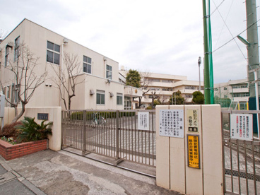 横浜市立鶴見中学校の画像1