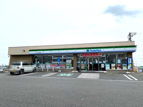 ファミリーマート 四日市楠本郷店の画像
