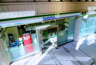 ファミリーマート ガーデンシティ品川御殿山店の画像1