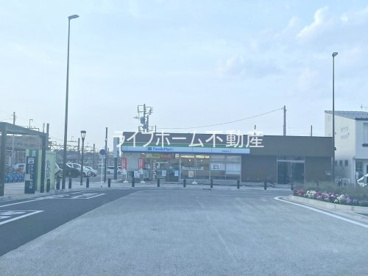 ファミリーマート 高坂駅東口店の画像1