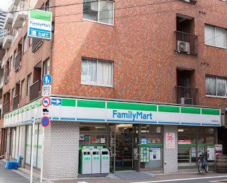 ファミリーマート 三田駅前店の画像1