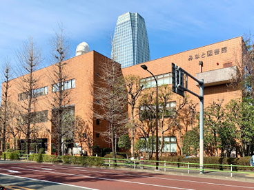 港区立みなと図書館の画像1