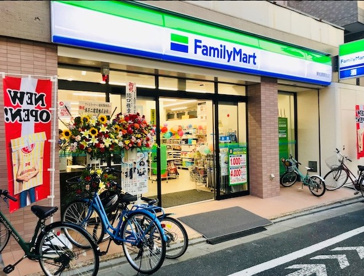 ファミリーマート 東松原駅前店の画像1