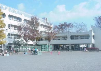 府中市立本宿小学校の画像1