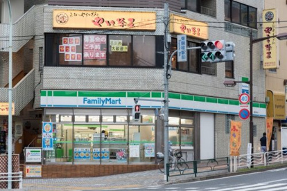 ファミリーマート 東陽町駅前店の画像1