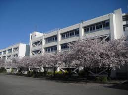 多摩市立多摩中学校の画像1