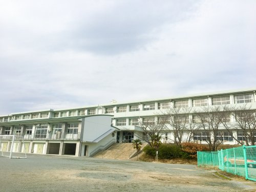 亀山市立井田川小学校の画像