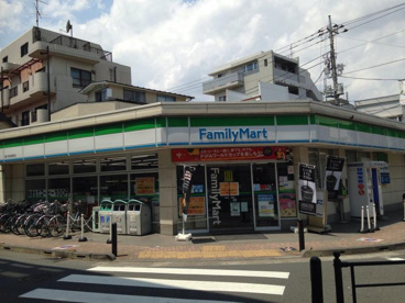 ファミリーマート 富士見台駅前店の画像1