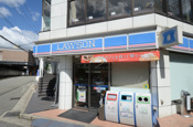ローソンJR宝塚駅前