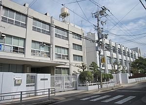 大阪市立加賀屋中学校の画像1