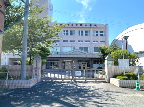 四日市市立中部中学校の画像