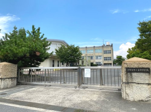 四日市市立富田中学校の画像