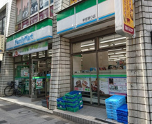ファミリーマート 新宿通り店