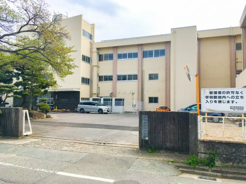 津市立南郊中学校の画像