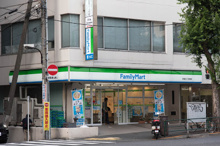 コンビニエンスストア ファミリーマート 新宿五丁目東店