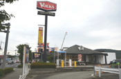 フォルクス川西店