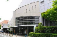 図書館 新宿区立大久保図書館