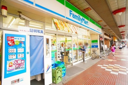 ファミリーマート 大和東一丁目店の画像1