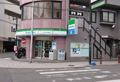 ファミリーマート アムト相川駅前店の画像1