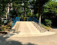 新宿区立東五軒公園