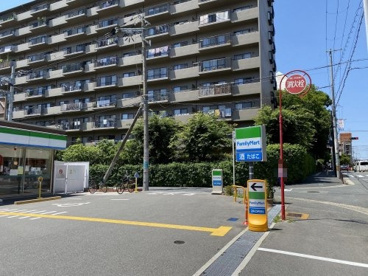 ファミリーマート 緑地公園駅西店の画像2