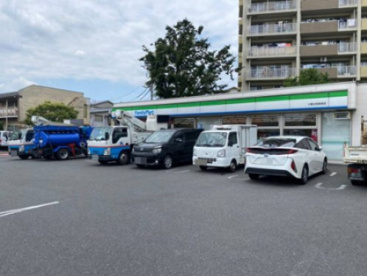 ファミリーマート 三鷹台団地南店の画像1