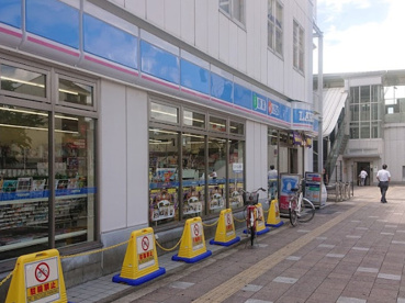 ローソン JR放出駅前店の画像1