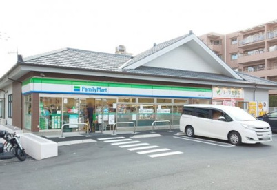 ファミリーマート 有馬二丁目店の画像1