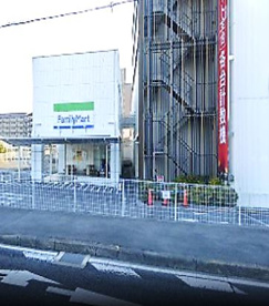 ファミリーマート イル・サローネ藤井寺店の画像1