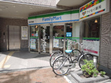 ファミリーマート 成増駅南店