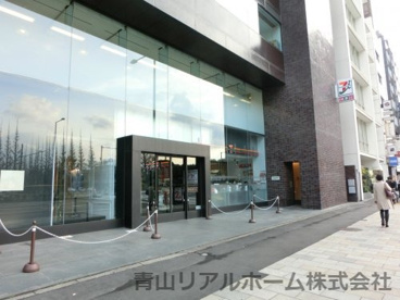 セブンイレブン 港区南青山2丁目店の画像1
