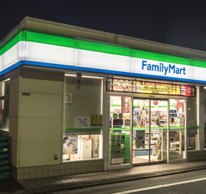 ファミリーマート 学芸大学駅南店の画像1