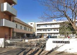 青梅市立霞台中学校の画像1