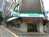 ファミリーマート 梅田中津店