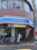 ローソン 足立六町駅前店