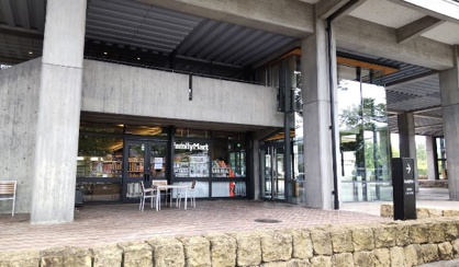 ファミリーマート ロームシアター京都店の画像1