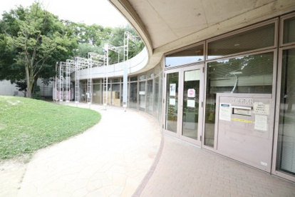吹田市立江坂図書館の画像1