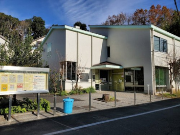 調布市立図書館若葉分館の画像1