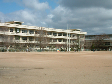 松が丘小学校の画像2
