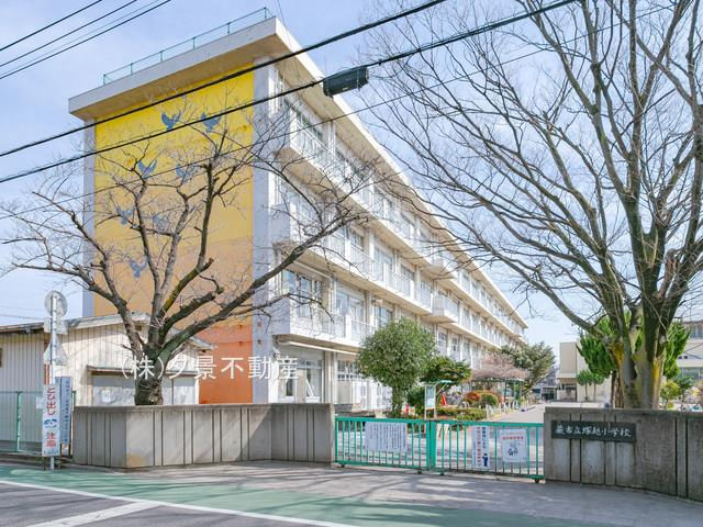 蕨市立塚越小学校の画像