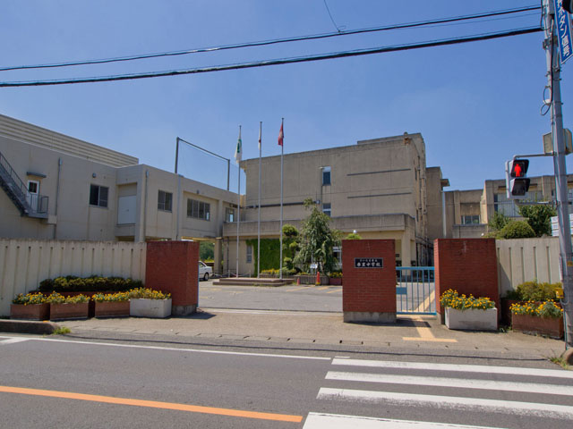 さいたま市立春里中学校の画像