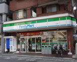 ファミリーマート 久地店