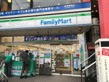 ファミリーマート サカタニ京阪七条店の画像1