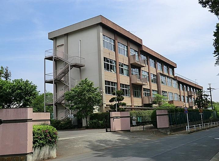 ひよどり山中学校の画像