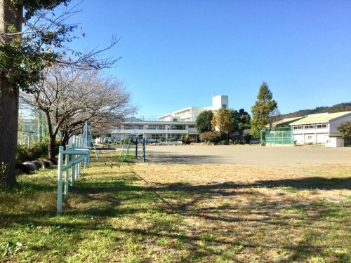 高峰小学校の画像